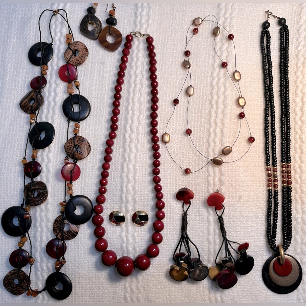Lot of Vintage Black & Berry Beaded Jewelry